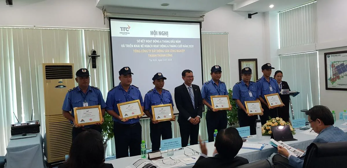 Hội nghị sơ kết hoạt động 6 tháng đầu năm và triển khai kế hoạch hoạt động 6 tháng cuối năm 2020 - Công Ty CP Khu Công Nghiệp Thành Thành Công (TTC IZ)