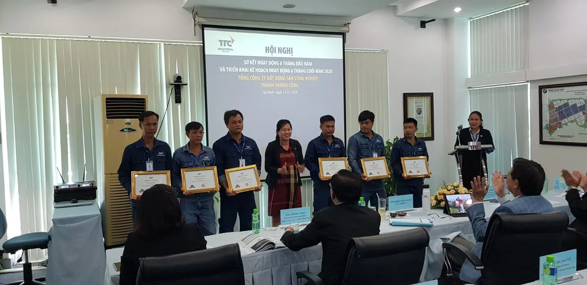 Hội nghị sơ kết hoạt động 6 tháng đầu năm và triển khai kế hoạch hoạt động 6 tháng cuối năm 2020 - Công Ty CP Khu Công Nghiệp Thành Thành Công (TTC IZ)