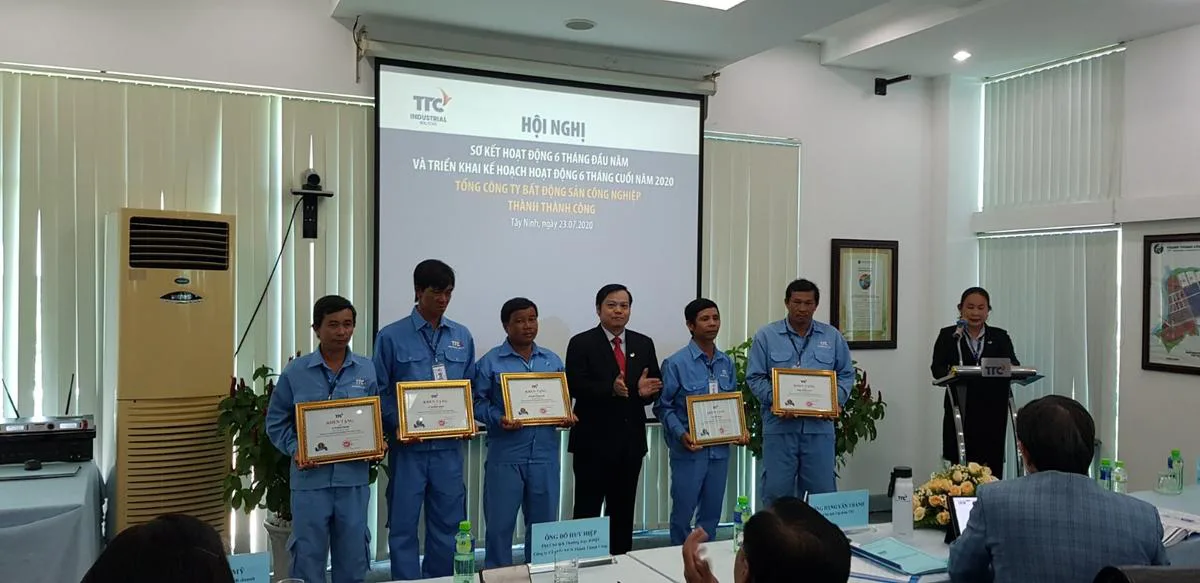 Hội nghị sơ kết hoạt động 6 tháng đầu năm và triển khai kế hoạch hoạt động 6 tháng cuối năm 2020 - Công Ty CP Khu Công Nghiệp Thành Thành Công (TTC IZ)
