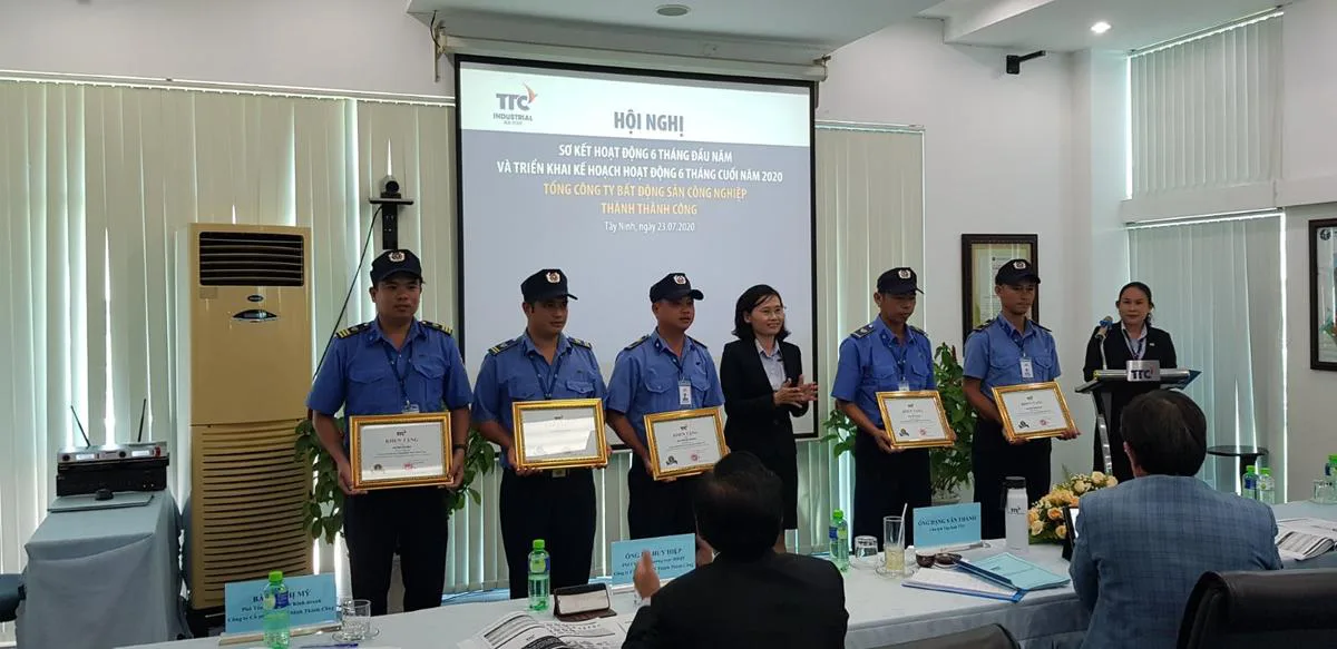 Hội nghị sơ kết hoạt động 6 tháng đầu năm và triển khai kế hoạch hoạt động 6 tháng cuối năm 2020 - Công Ty CP Khu Công Nghiệp Thành Thành Công (TTC IZ)