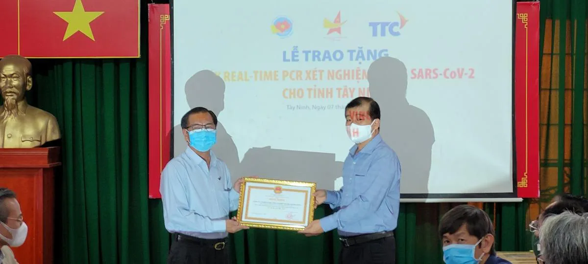 Hội Doanh nhân trẻ Việt Nam và Công ty Cổ phần Khu công nghiệp Thành Thành Công (thành viên Tập đoàn TTC) tặng hệ thống máy Realtime-PCR xét nghiệm SARS-CoV-2 cho tỉnh Tây Ninh - Công Ty CP Khu Công Nghiệp Thành Thành Công (TTC IZ)
