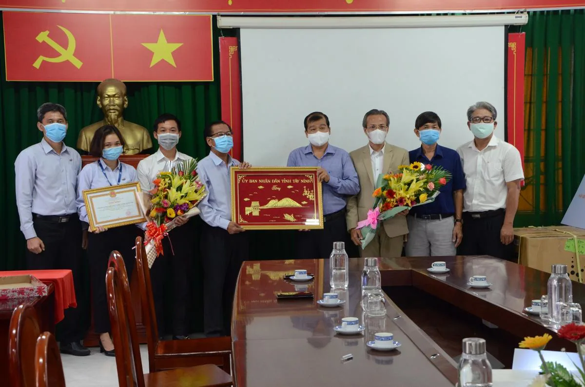 Hội Doanh nhân trẻ Việt Nam và Công ty Cổ phần Khu công nghiệp Thành Thành Công (thành viên Tập đoàn TTC) tặng hệ thống máy Realtime-PCR xét nghiệm SARS-CoV-2 cho tỉnh Tây Ninh - Công Ty CP Khu Công Nghiệp Thành Thành Công (TTC IZ)