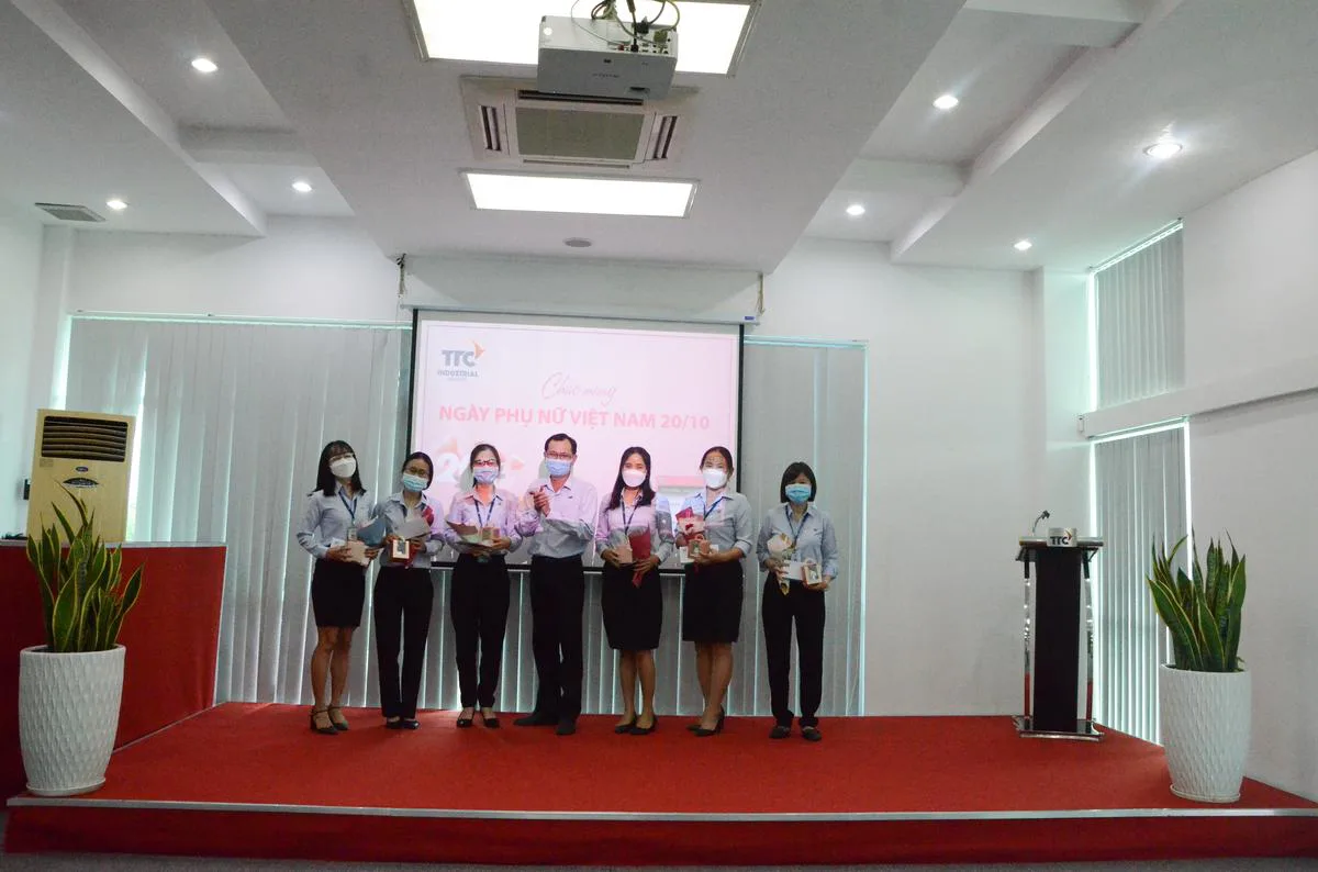Công ty CP KCN Thành Thành Công tổ chức chương trình Ngày Phụ Nữ Việt Nam 20/10 - Công Ty CP Khu Công Nghiệp Thành Thành Công (TTC IZ)