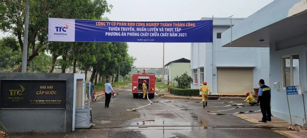 Công ty Cổ phần Khu công nghiệp Thành Thành Công đã phối hợp với Phòng Cảnh sát PCCC & CNCH Công an tỉnh Tây Ninh tổ chức triển khai tập huấn và thực tập phương án PCCC năm 2021