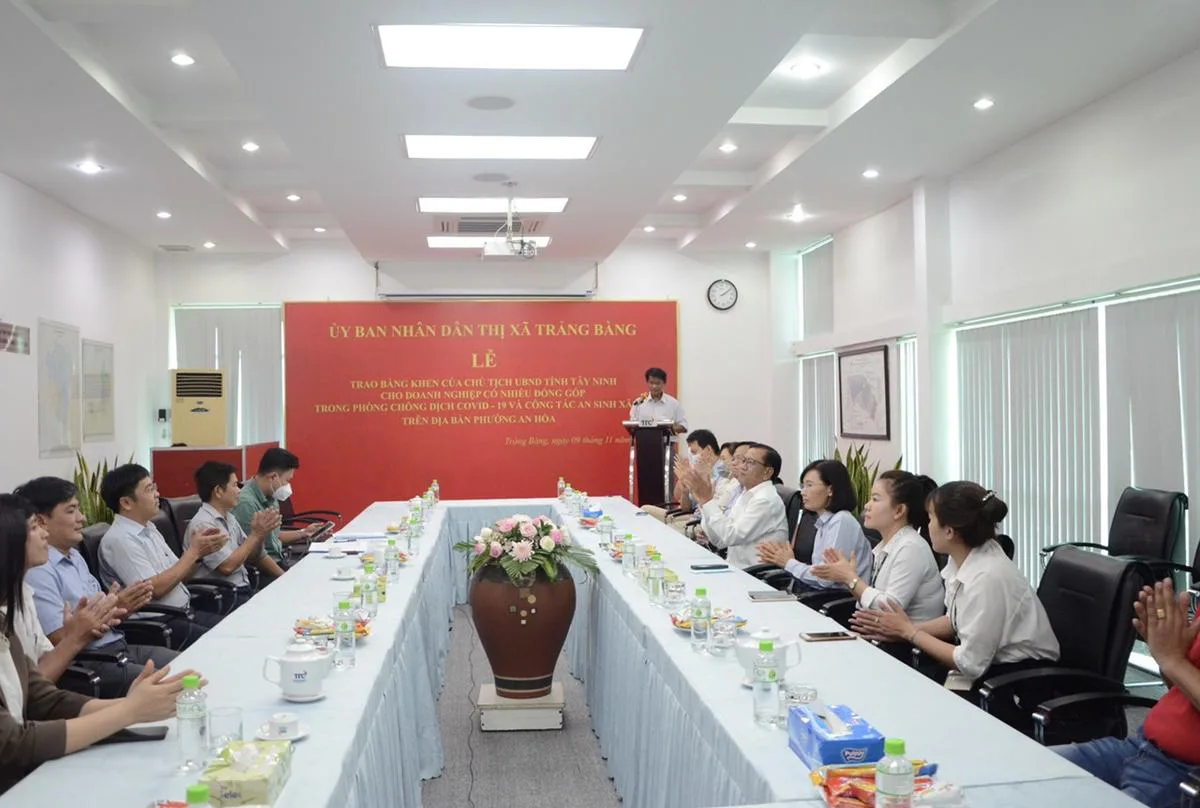 UBND Thị xã Trảng Bàng đã tổ chức Lễ trao Bằng khen của Chủ tịch UBND tỉnh Tây Ninh