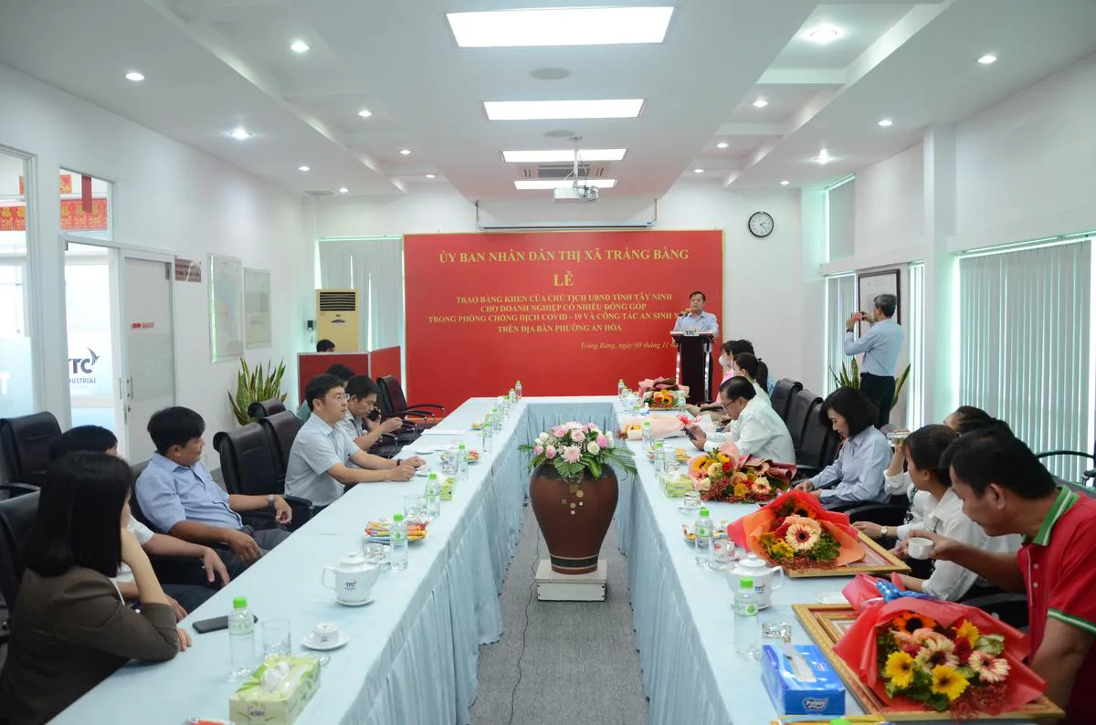 UBND Thị xã Trảng Bàng đã tổ chức Lễ trao Bằng khen của Chủ tịch UBND tỉnh Tây Ninh - Công Ty CP Khu Công Nghiệp Thành Thành Công (TTC IZ)