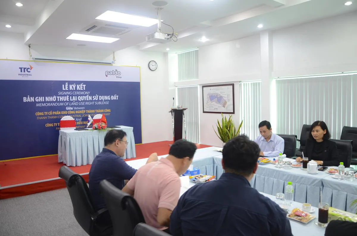 Lễ ký kết Biên bản ghi nhớ (MOU) thuê lại quyền sử dụng đất giữa Công ty CP KCN Thành Thành Công và Công ty TNHH Paldo Vina. - Công Ty CP Khu Công Nghiệp Thành Thành Công (TTC IZ)