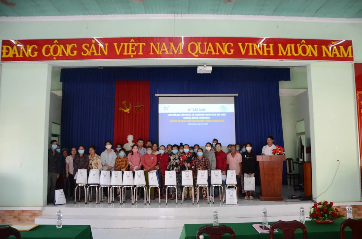 Tổng Công ty BĐS Công nghiệp Thành Thành Công tổ chức trao tặng quà Tết cho các hộ nghèo, hộ có hoàn cảnh khó khăn tại địa phương. - Công Ty CP Khu Công Nghiệp Thành Thành Công (TTC IZ)
