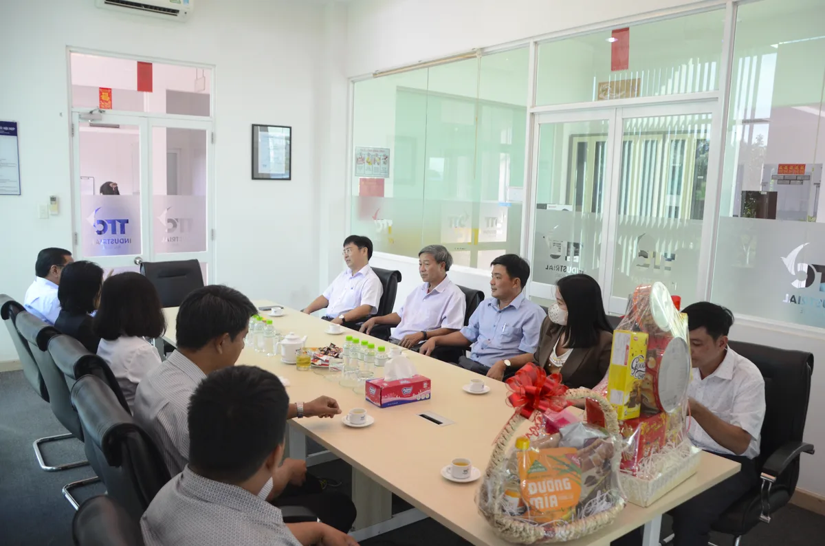 Lãnh đạo phường An Hòa đến thăm, chúc Tết TTCIZ nhân dịp đầu năm mới 2023 - Công Ty CP Khu Công Nghiệp Thành Thành Công (TTC IZ) Lãnh đạo phường An Hòa đến thăm, chúc Tết TTCIZ nhân dịp đầu năm mới 2023 - Công Ty CP Khu Công Nghiệp Thành Thành Công (TTC IZ)