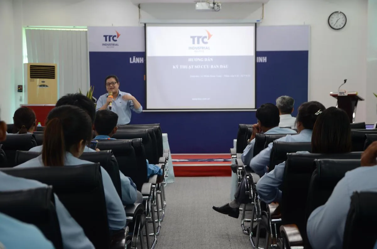 Tổng Công ty BĐS Công nghiệp Thành Thành Công đã tổ chức hai khóa huấn luyện An toàn vệ sinh lao động (AT-VSLĐ) hướng dẫn Sơ cấp cứu cho CBNV TCT - Công Ty CP Khu Công Nghiệp Thành Thành Công (TTC IZ) Tổng Công ty BĐS Công nghiệp Thành Thành Công đã tổ chức hai khóa huấn luyện An toàn vệ sinh lao động (AT-VSLĐ) hướng dẫn Sơ cấp cứu cho CBNV TCT - Công Ty CP Khu Công Nghiệp Thành Thành Công (TTC IZ)