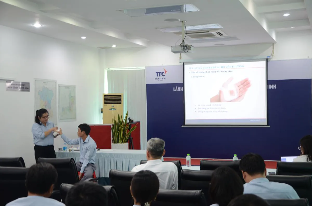 Tổng Công ty BĐS Công nghiệp Thành Thành Công đã tổ chức hai khóa huấn luyện An toàn vệ sinh lao động (AT-VSLĐ) hướng dẫn Sơ cấp cứu cho CBNV TCT - Công Ty CP Khu Công Nghiệp Thành Thành Công (TTC IZ) Tổng Công ty BĐS Công nghiệp Thành Thành Công đã tổ chức hai khóa huấn luyện An toàn vệ sinh lao động (AT-VSLĐ) hướng dẫn Sơ cấp cứu cho CBNV TCT - Công Ty CP Khu Công Nghiệp Thành Thành Công (TTC IZ)