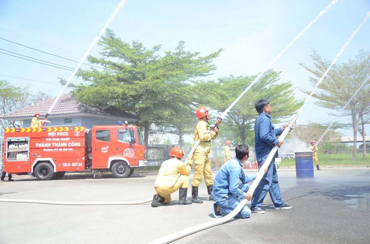 Tổ chức tuyên truyền diễn tập phòng cháy chữa cháy và cứu nạn cứu hộ tại trụ sở Tổng Công ty BĐS Công nghiệp Thành Thành Công - Công Ty CP Khu Công Nghiệp Thành Thành Công (TTC IZ) Tổ chức tuyên truyền diễn tập phòng cháy chữa cháy và cứu nạn cứu hộ tại trụ sở Tổng Công ty BĐS Công nghiệp Thành Thành Công - Công Ty CP Khu Công Nghiệp Thành Thành Công (TTC IZ)