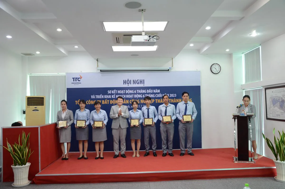 HỘI NGHỊ SƠ KẾT HOẠT ĐỘNG 6 THÁNG ĐẦU NĂM VÀ TRIỂN KHAI KẾ HOẠCH 6 THÁNG CUỐI NĂM 2023 CỦA TỔNG CÔNG TY BĐS CÔNG NGHIỆP THÀNH THÀNH CÔNG. - Công Ty CP Khu Công Nghiệp Thành Thành Công (TTC IZ)
