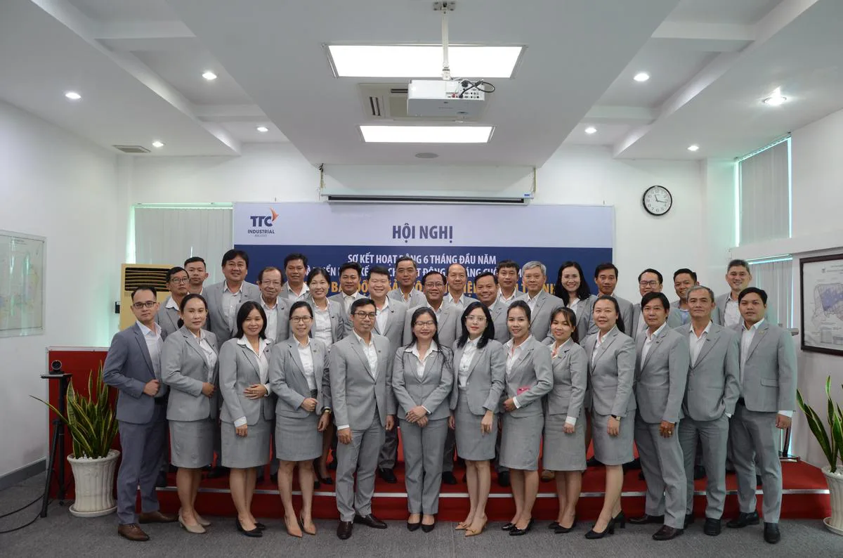 HỘI NGHỊ SƠ KẾT HOẠT ĐỘNG 6 THÁNG ĐẦU NĂM VÀ TRIỂN KHAI KẾ HOẠCH 6 THÁNG CUỐI NĂM 2023 CỦA TỔNG CÔNG TY BĐS CÔNG NGHIỆP THÀNH THÀNH CÔNG.