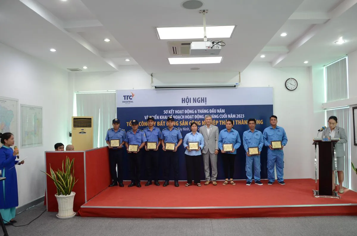 HỘI NGHỊ SƠ KẾT HOẠT ĐỘNG 6 THÁNG ĐẦU NĂM VÀ TRIỂN KHAI KẾ HOẠCH 6 THÁNG CUỐI NĂM 2023 CỦA TỔNG CÔNG TY BĐS CÔNG NGHIỆP THÀNH THÀNH CÔNG. - Công Ty CP Khu Công Nghiệp Thành Thành Công (TTC IZ)
