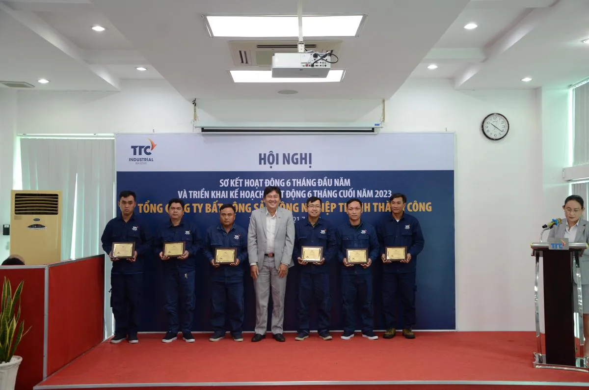 HỘI NGHỊ SƠ KẾT HOẠT ĐỘNG 6 THÁNG ĐẦU NĂM VÀ TRIỂN KHAI KẾ HOẠCH 6 THÁNG CUỐI NĂM 2023 CỦA TỔNG CÔNG TY BĐS CÔNG NGHIỆP THÀNH THÀNH CÔNG. - Công Ty CP Khu Công Nghiệp Thành Thành Công (TTC IZ)