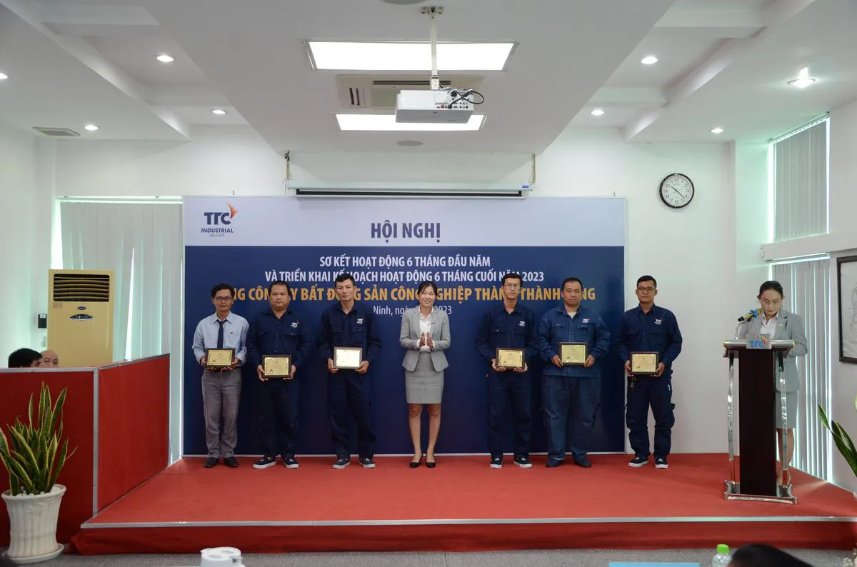 HỘI NGHỊ SƠ KẾT HOẠT ĐỘNG 6 THÁNG ĐẦU NĂM VÀ TRIỂN KHAI KẾ HOẠCH 6 THÁNG CUỐI NĂM 2023 CỦA TỔNG CÔNG TY BĐS CÔNG NGHIỆP THÀNH THÀNH CÔNG. - Công Ty CP Khu Công Nghiệp Thành Thành Công (TTC IZ)