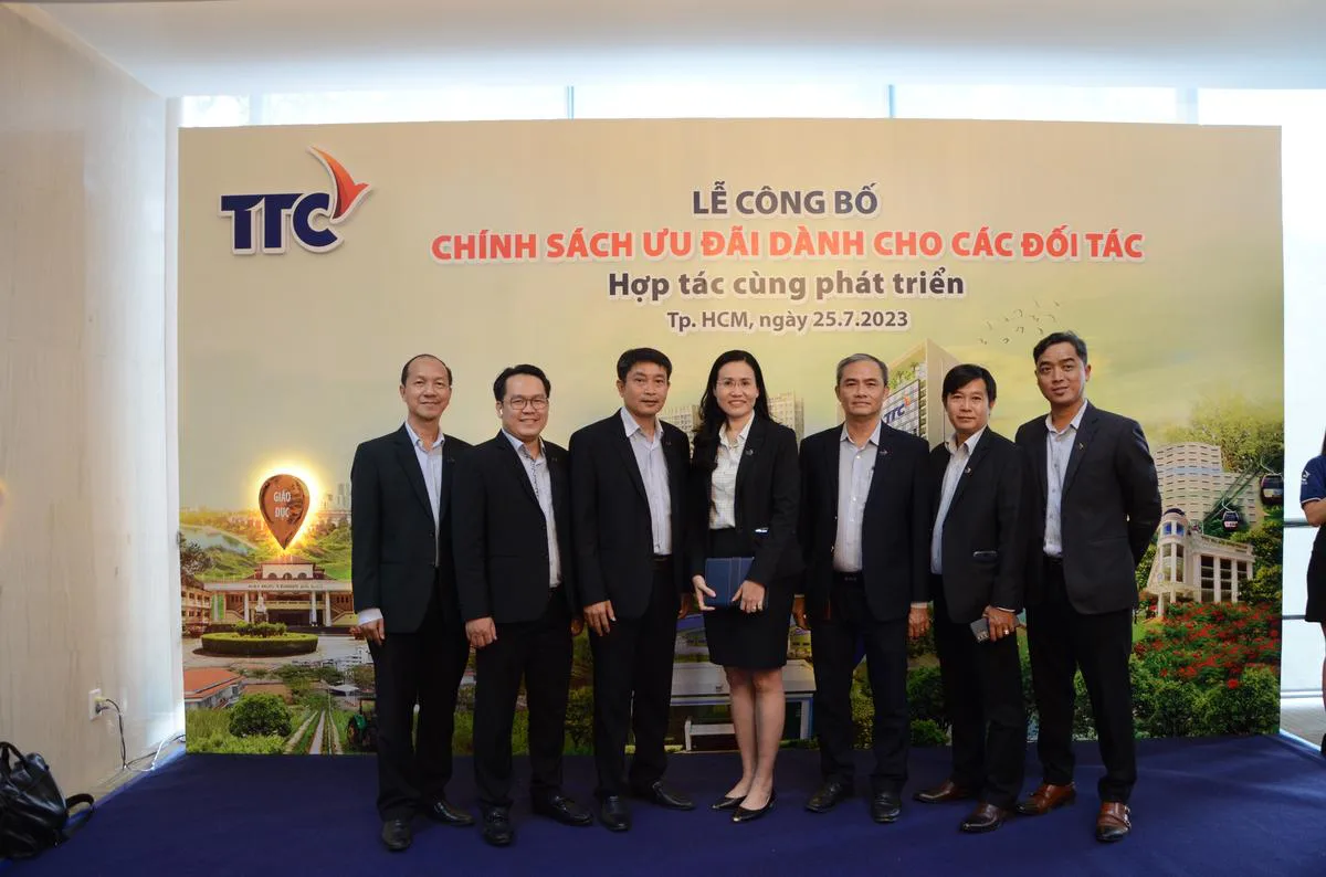 TTC Industrial Real Estate “bắt tay” chiến lược với các đối tác hàng đầu - Công Ty CP Khu Công Nghiệp Thành Thành Công (TTC IZ) TTC Industrial Real Estate “bắt tay” chiến lược với các đối tác hàng đầu - Công Ty CP Khu Công Nghiệp Thành Thành Công (TTC IZ)