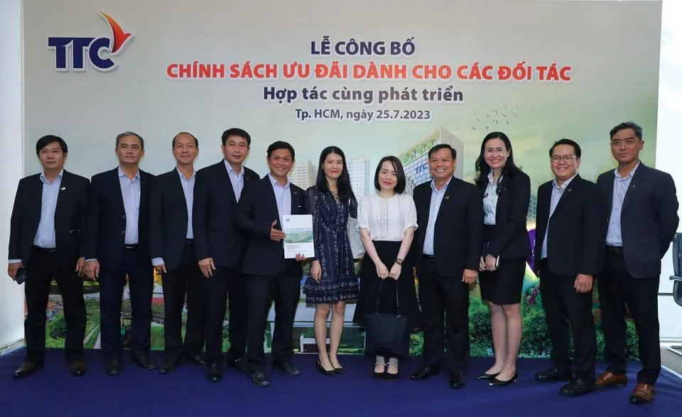 TTC Industrial Real Estate “bắt tay” chiến lược với các đối tác hàng đầu - Công Ty CP Khu Công Nghiệp Thành Thành Công (TTC IZ) TTC Industrial Real Estate “bắt tay” chiến lược với các đối tác hàng đầu - Công Ty CP Khu Công Nghiệp Thành Thành Công (TTC IZ)