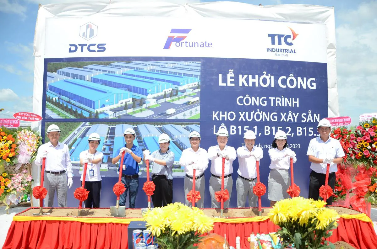 LỄ KHỞI CÔNG XÂY DỰNG CÔNG TRÌNH KHO XƯỞNG XÂY SẴN LÔ B15.1, B15.2, B15.3
