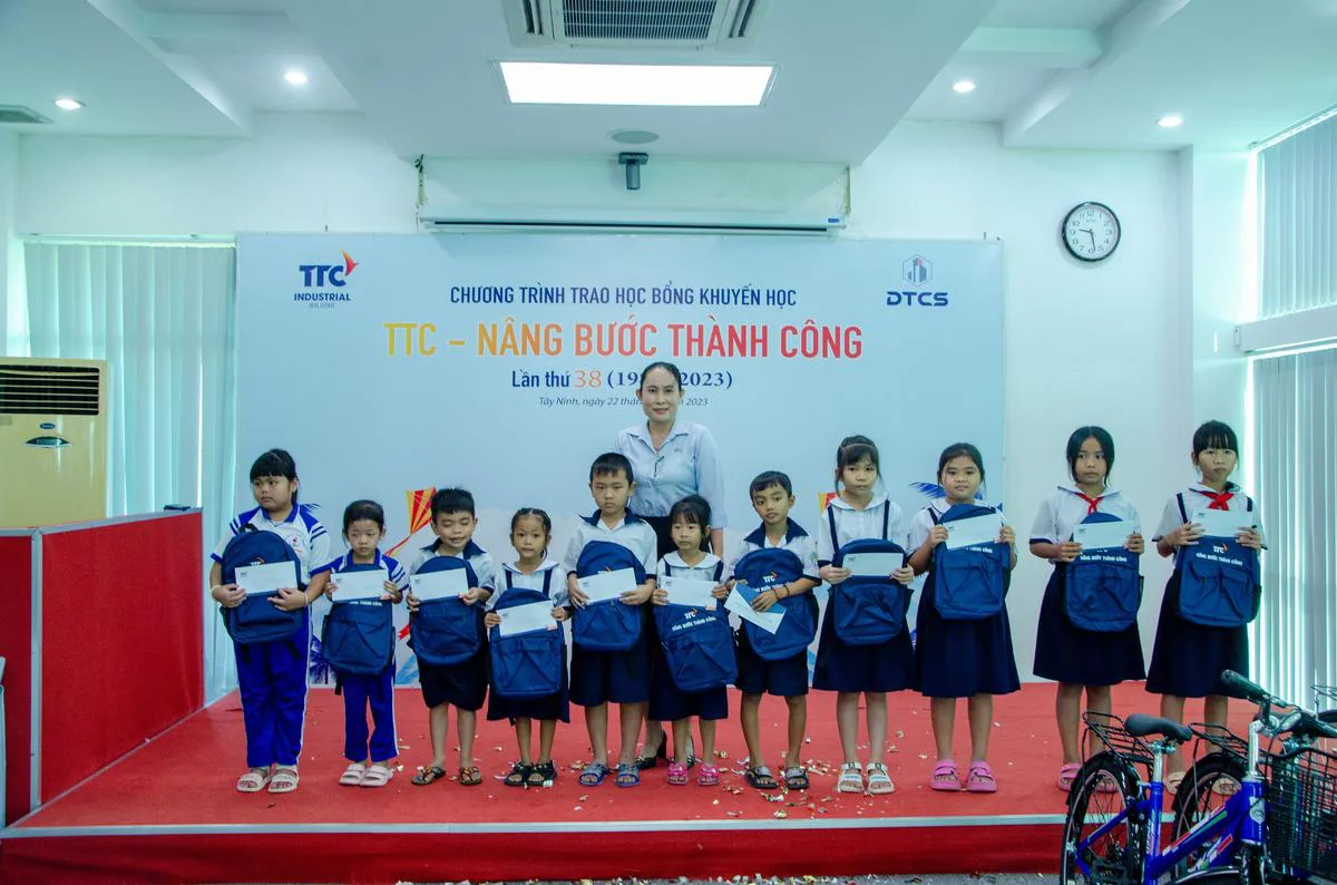Chương trình trao học bổng khuyến học “TTC - Nâng Bước Thành Công” lần thứ 38 (1985 – 2023) - Công Ty CP Khu Công Nghiệp Thành Thành Công (TTC IZ) Chương trình trao học bổng khuyến học “TTC - Nâng Bước Thành Công” lần thứ 38 (1985 – 2023) - Công Ty CP Khu Công Nghiệp Thành Thành Công (TTC IZ)