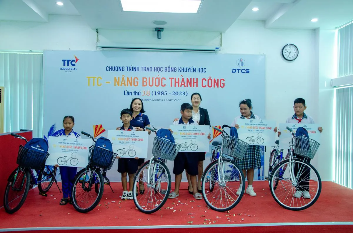Chương trình trao học bổng khuyến học “TTC - Nâng Bước Thành Công” lần thứ 38 (1985 – 2023) - Công Ty CP Khu Công Nghiệp Thành Thành Công (TTC IZ) Chương trình trao học bổng khuyến học “TTC - Nâng Bước Thành Công” lần thứ 38 (1985 – 2023) - Công Ty CP Khu Công Nghiệp Thành Thành Công (TTC IZ)