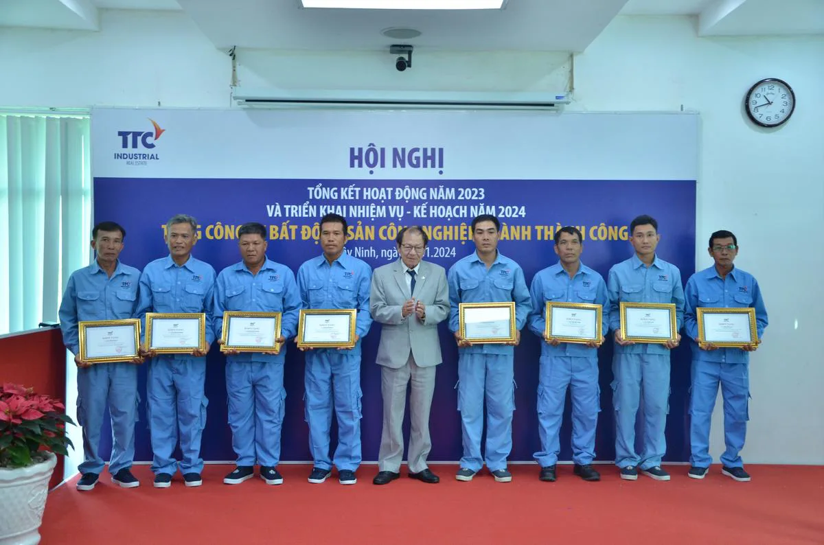 HỘI NGHỊ TỔNG KẾT TTC IR NĂM 2023 VÀ TRIỂN KHAI NHIỆM VỤ NĂM 2024 - Công Ty CP Khu Công Nghiệp Thành Thành Công (TTC IZ) HỘI NGHỊ TỔNG KẾT TTC IR NĂM 2023 VÀ TRIỂN KHAI NHIỆM VỤ NĂM 2024 - Công Ty CP Khu Công Nghiệp Thành Thành Công (TTC IZ)