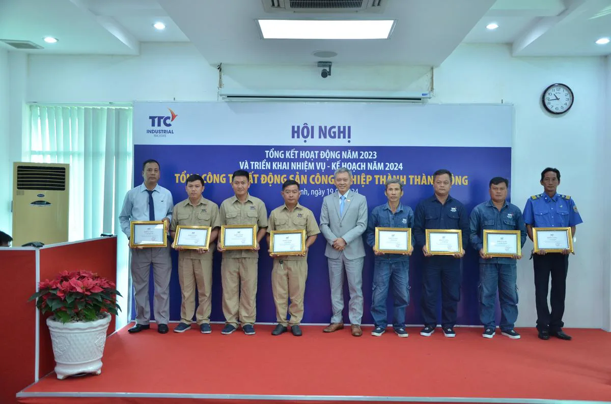 HỘI NGHỊ TỔNG KẾT TTC IR NĂM 2023 VÀ TRIỂN KHAI NHIỆM VỤ NĂM 2024 - Công Ty CP Khu Công Nghiệp Thành Thành Công (TTC IZ) HỘI NGHỊ TỔNG KẾT TTC IR NĂM 2023 VÀ TRIỂN KHAI NHIỆM VỤ NĂM 2024 - Công Ty CP Khu Công Nghiệp Thành Thành Công (TTC IZ)