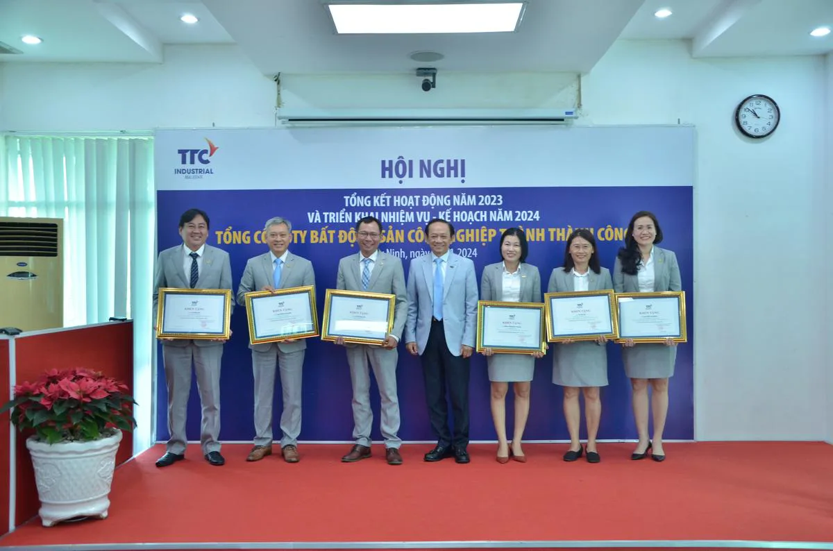 HỘI NGHỊ TỔNG KẾT TTC IR NĂM 2023 VÀ TRIỂN KHAI NHIỆM VỤ NĂM 2024 - Công Ty CP Khu Công Nghiệp Thành Thành Công (TTC IZ) HỘI NGHỊ TỔNG KẾT TTC IR NĂM 2023 VÀ TRIỂN KHAI NHIỆM VỤ NĂM 2024 - Công Ty CP Khu Công Nghiệp Thành Thành Công (TTC IZ)