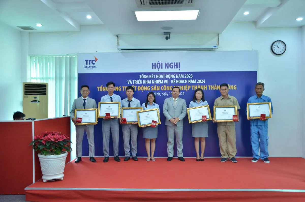 HỘI NGHỊ TỔNG KẾT TTC IR NĂM 2023 VÀ TRIỂN KHAI NHIỆM VỤ NĂM 2024 - Công Ty CP Khu Công Nghiệp Thành Thành Công (TTC IZ) HỘI NGHỊ TỔNG KẾT TTC IR NĂM 2023 VÀ TRIỂN KHAI NHIỆM VỤ NĂM 2024 - Công Ty CP Khu Công Nghiệp Thành Thành Công (TTC IZ)