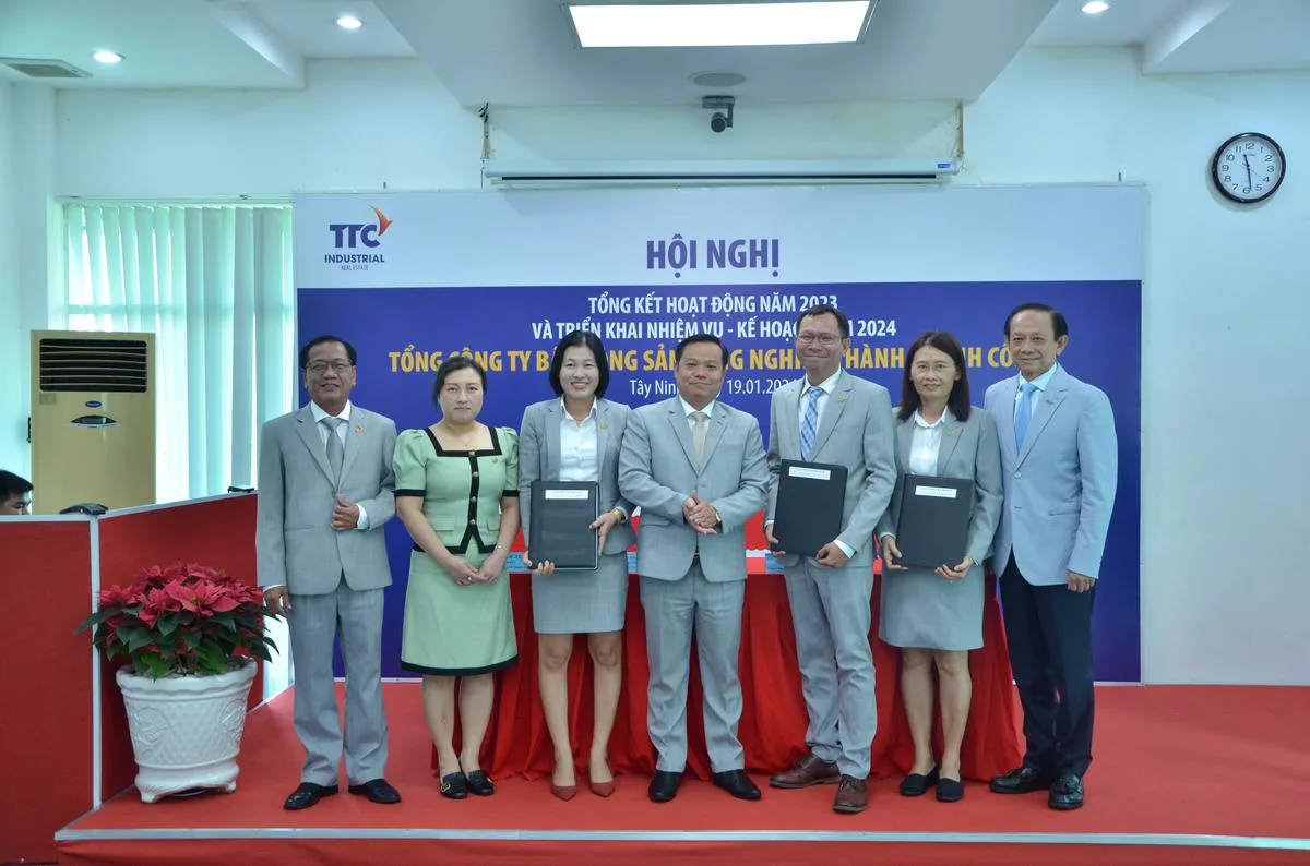 HỘI NGHỊ TỔNG KẾT TTC IR NĂM 2023 VÀ TRIỂN KHAI NHIỆM VỤ NĂM 2024 - Công Ty CP Khu Công Nghiệp Thành Thành Công (TTC IZ) HỘI NGHỊ TỔNG KẾT TTC IR NĂM 2023 VÀ TRIỂN KHAI NHIỆM VỤ NĂM 2024 - Công Ty CP Khu Công Nghiệp Thành Thành Công (TTC IZ)