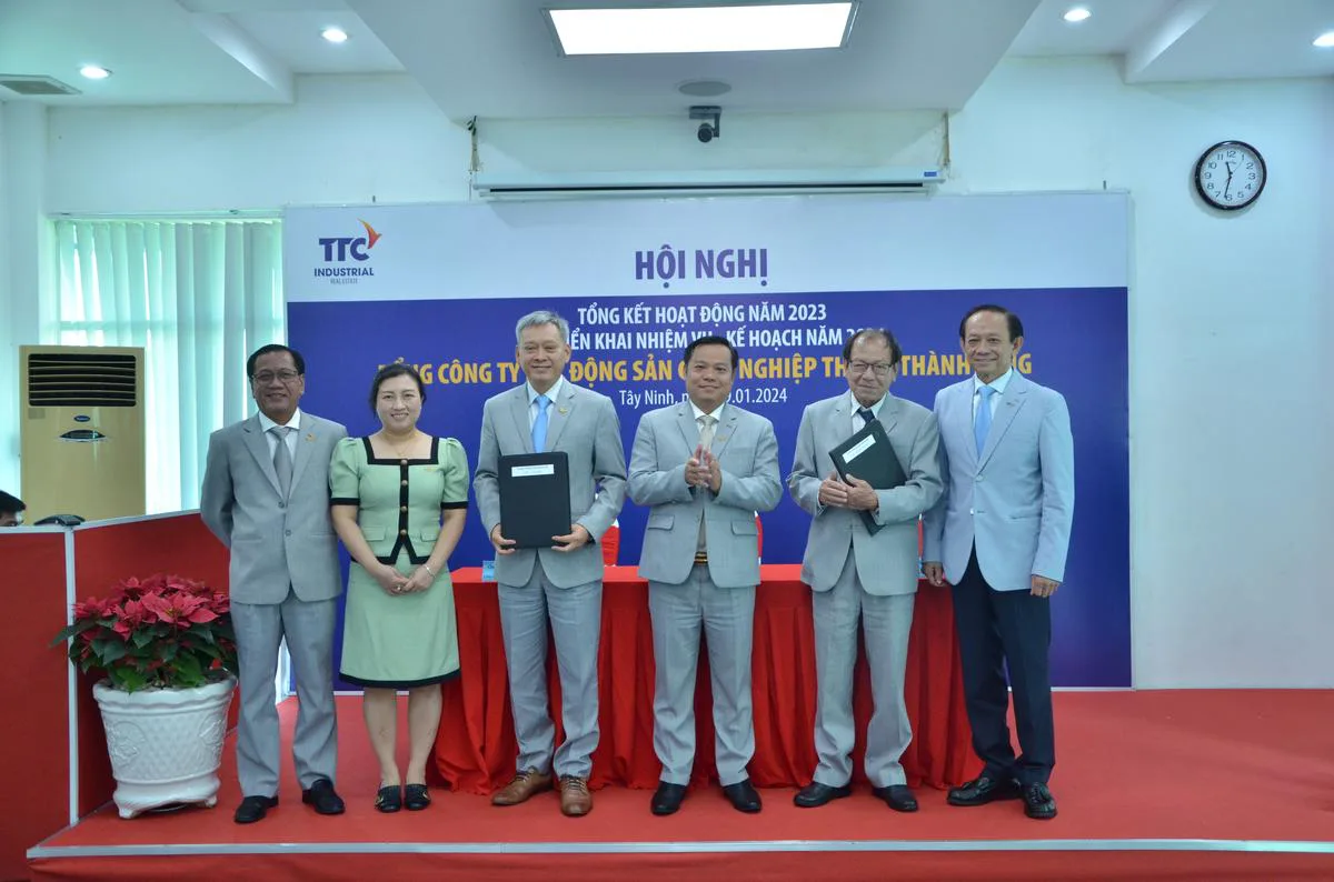 HỘI NGHỊ TỔNG KẾT TTC IR NĂM 2023 VÀ TRIỂN KHAI NHIỆM VỤ NĂM 2024 - Công Ty CP Khu Công Nghiệp Thành Thành Công (TTC IZ) HỘI NGHỊ TỔNG KẾT TTC IR NĂM 2023 VÀ TRIỂN KHAI NHIỆM VỤ NĂM 2024 - Công Ty CP Khu Công Nghiệp Thành Thành Công (TTC IZ)