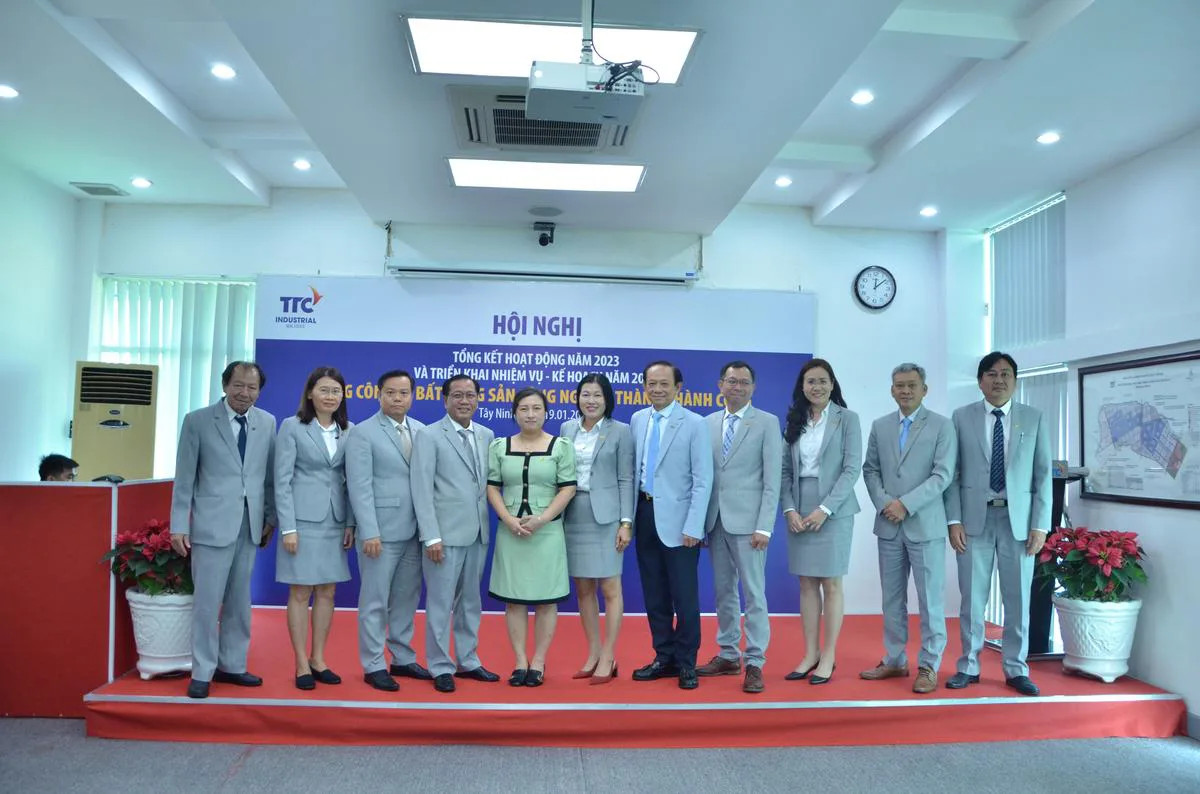 HỘI NGHỊ TỔNG KẾT TTC IR NĂM 2023 VÀ TRIỂN KHAI NHIỆM VỤ NĂM 2024 - Công Ty CP Khu Công Nghiệp Thành Thành Công (TTC IZ) HỘI NGHỊ TỔNG KẾT TTC IR NĂM 2023 VÀ TRIỂN KHAI NHIỆM VỤ NĂM 2024 - Công Ty CP Khu Công Nghiệp Thành Thành Công (TTC IZ)
