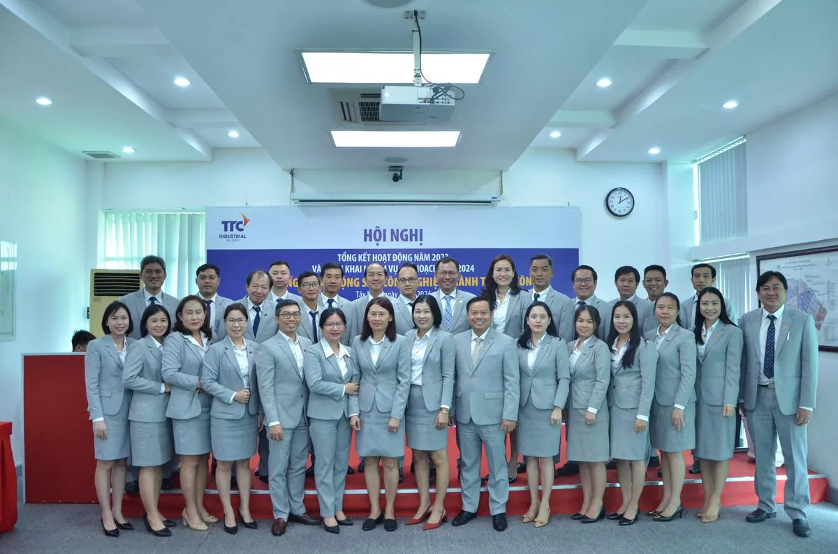 HỘI NGHỊ TỔNG KẾT TTC IR NĂM 2023 VÀ TRIỂN KHAI NHIỆM VỤ NĂM 2024 - Công Ty CP Khu Công Nghiệp Thành Thành Công (TTC IZ) HỘI NGHỊ TỔNG KẾT TTC IR NĂM 2023 VÀ TRIỂN KHAI NHIỆM VỤ NĂM 2024 - Công Ty CP Khu Công Nghiệp Thành Thành Công (TTC IZ)