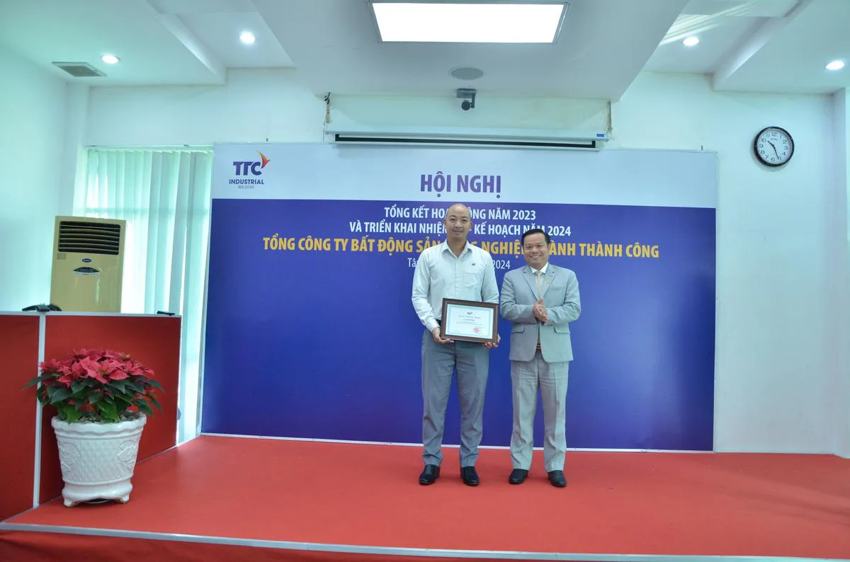 HỘI NGHỊ TỔNG KẾT TTC IR NĂM 2023 VÀ TRIỂN KHAI NHIỆM VỤ NĂM 2024 - Công Ty CP Khu Công Nghiệp Thành Thành Công (TTC IZ) HỘI NGHỊ TỔNG KẾT TTC IR NĂM 2023 VÀ TRIỂN KHAI NHIỆM VỤ NĂM 2024 - Công Ty CP Khu Công Nghiệp Thành Thành Công (TTC IZ)