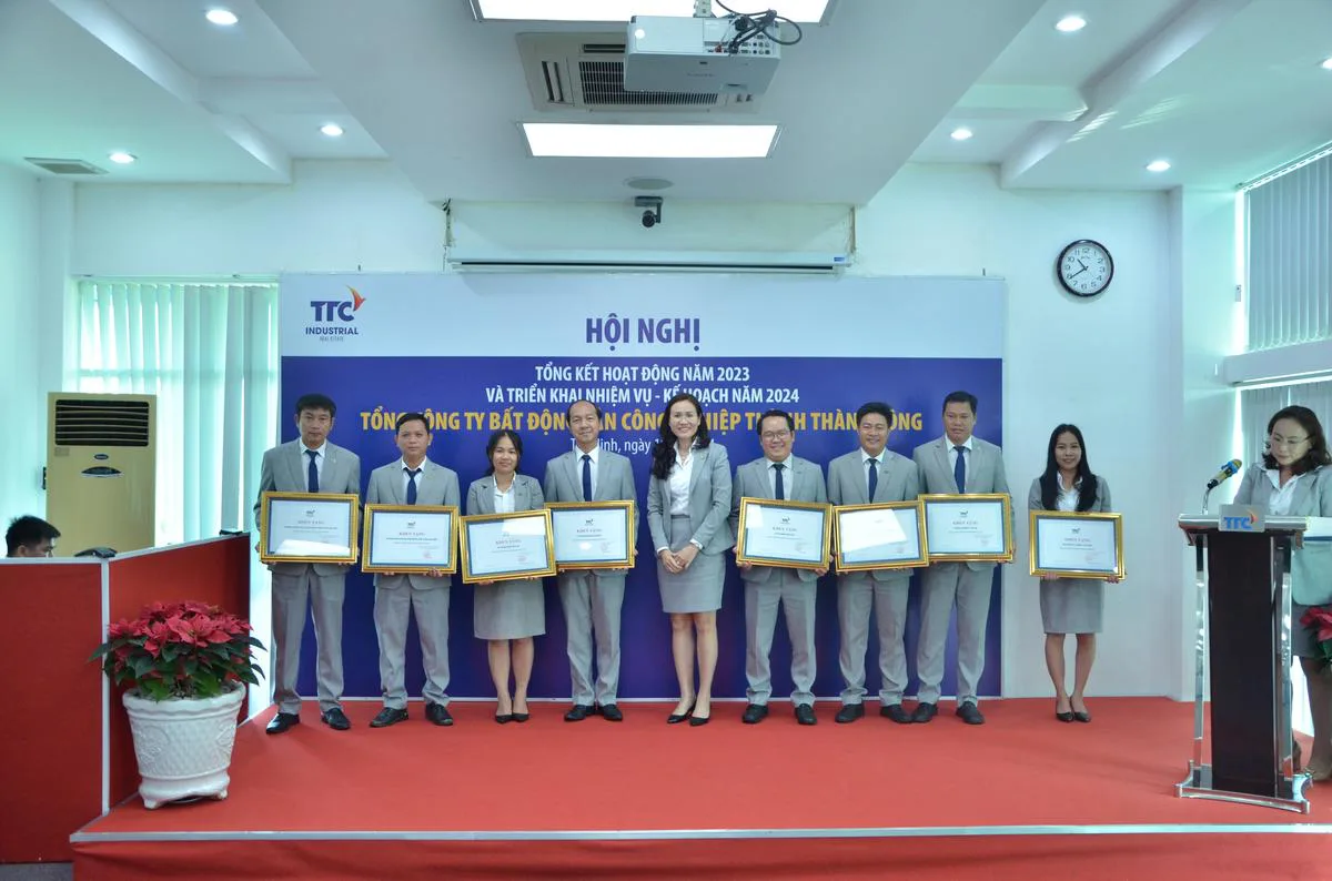 HỘI NGHỊ TỔNG KẾT TTC IR NĂM 2023 VÀ TRIỂN KHAI NHIỆM VỤ NĂM 2024 - Công Ty CP Khu Công Nghiệp Thành Thành Công (TTC IZ) HỘI NGHỊ TỔNG KẾT TTC IR NĂM 2023 VÀ TRIỂN KHAI NHIỆM VỤ NĂM 2024 - Công Ty CP Khu Công Nghiệp Thành Thành Công (TTC IZ)