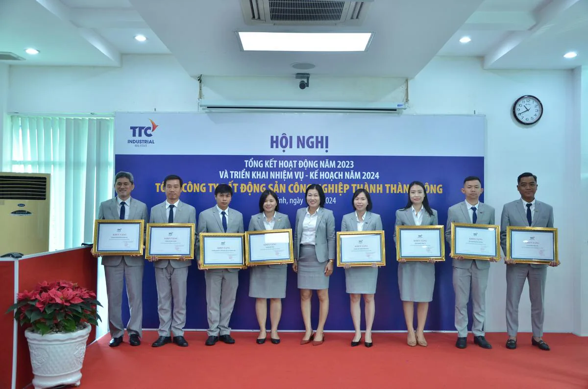 HỘI NGHỊ TỔNG KẾT TTC IR NĂM 2023 VÀ TRIỂN KHAI NHIỆM VỤ NĂM 2024 - Công Ty CP Khu Công Nghiệp Thành Thành Công (TTC IZ) HỘI NGHỊ TỔNG KẾT TTC IR NĂM 2023 VÀ TRIỂN KHAI NHIỆM VỤ NĂM 2024 - Công Ty CP Khu Công Nghiệp Thành Thành Công (TTC IZ)