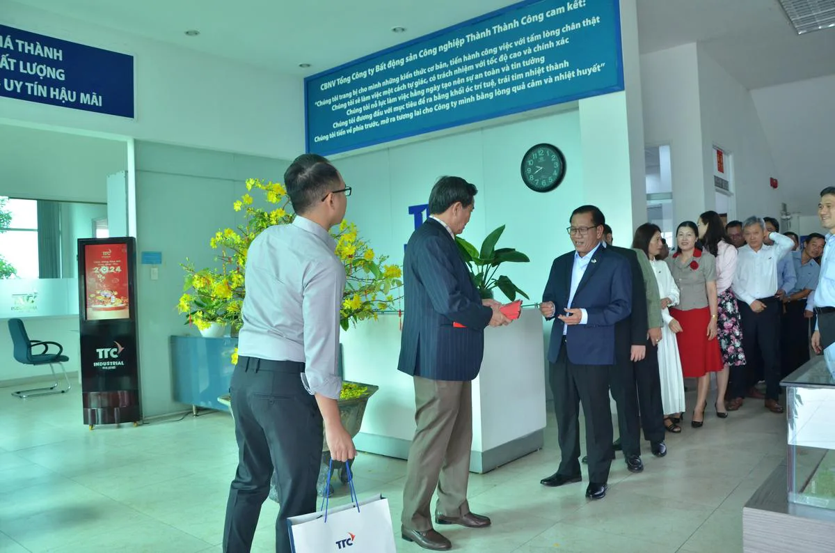 Mừng Tân niên - Xuân Giáp Thìn 2024 - Công Ty CP Khu Công Nghiệp Thành Thành Công (TTC IZ) Mừng Tân niên - Xuân Giáp Thìn 2024 - Công Ty CP Khu Công Nghiệp Thành Thành Công (TTC IZ)