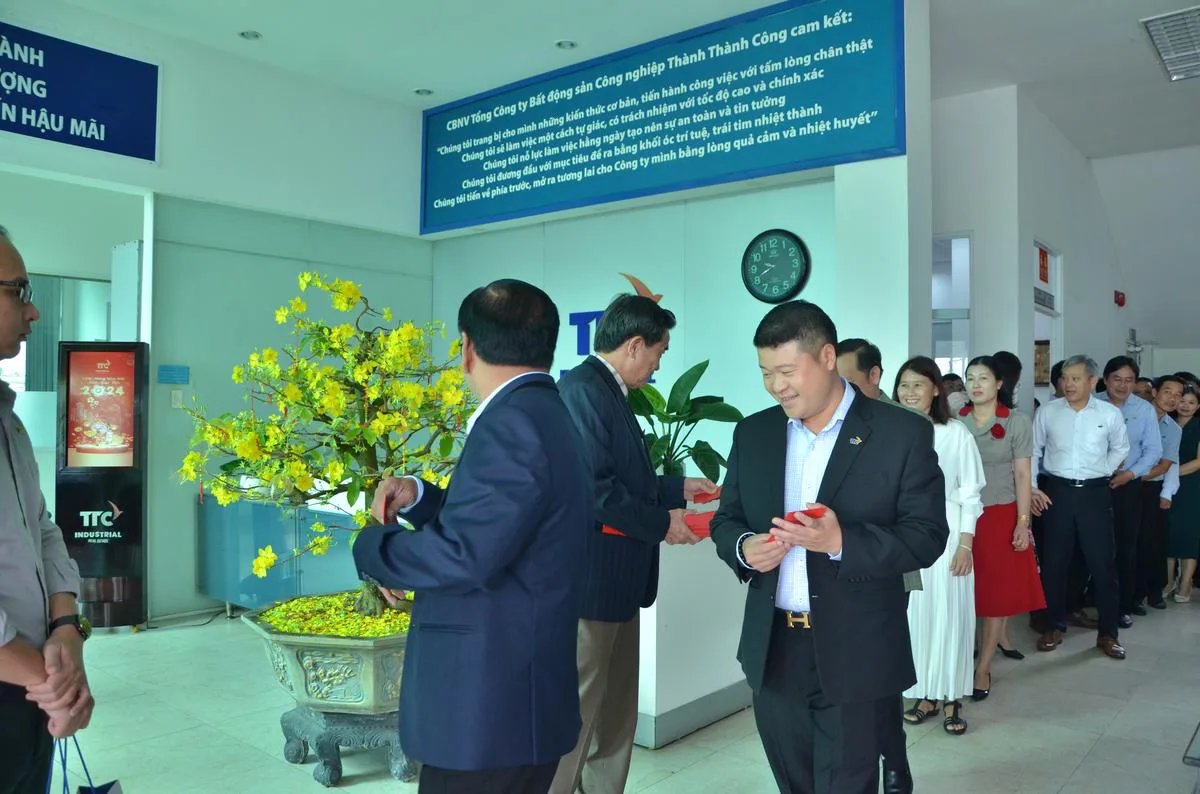 Mừng Tân niên - Xuân Giáp Thìn 2024 - Công Ty CP Khu Công Nghiệp Thành Thành Công (TTC IZ) Mừng Tân niên - Xuân Giáp Thìn 2024 - Công Ty CP Khu Công Nghiệp Thành Thành Công (TTC IZ)