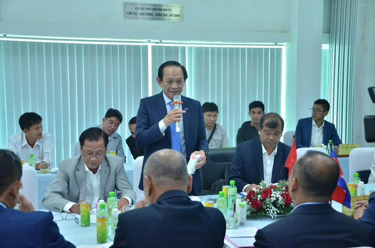 KHU CÔNG NGHIỆP THÀNH THÀNH CÔNG ĐÓN TIẾP, LÀM VIỆC VỚI BỘ KINH TẾ VÀ TÀI CHÍNH, VƯƠNG QUỐC CAMPUCHIA VÀ BAN LÃNH ĐẠO TỈNH TÂY NINH - Công Ty CP Khu Công Nghiệp Thành Thành Công (TTC IZ) KHU CÔNG NGHIỆP THÀNH THÀNH CÔNG ĐÓN TIẾP, LÀM VIỆC VỚI BỘ KINH TẾ VÀ TÀI CHÍNH, VƯƠNG QUỐC CAMPUCHIA VÀ BAN LÃNH ĐẠO TỈNH TÂY NINH - Công Ty CP Khu Công Nghiệp Thành Thành Công (TTC IZ)