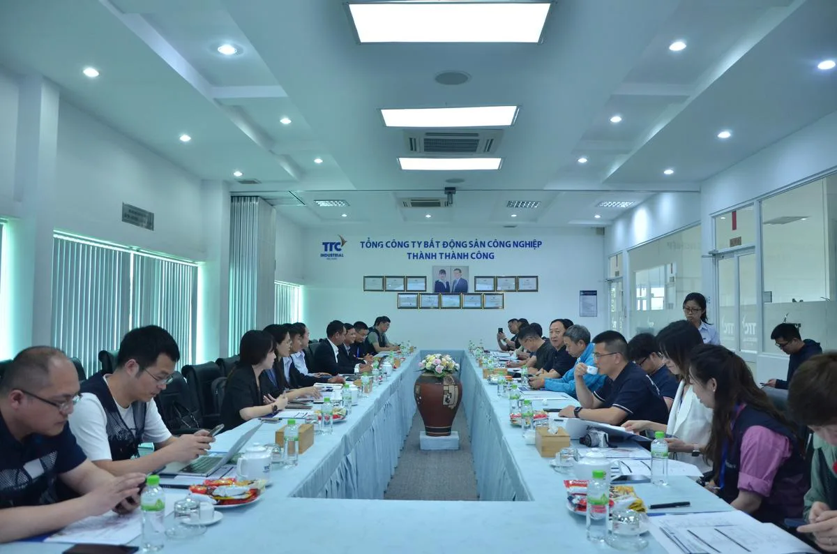ĐOÀN DOANH NGHIỆP HỌC VIỆN KINH DOANH JIDANG – NGÔ HIỂU BA (TRUNG QUỐC) THĂM VÀ LÀM VIỆC TẠI KCN THÀNH THÀNH CÔNG - Công Ty CP Khu Công Nghiệp Thành Thành Công (TTC IZ) ĐOÀN DOANH NGHIỆP HỌC VIỆN KINH DOANH JIDANG – NGÔ HIỂU BA (TRUNG QUỐC) THĂM VÀ LÀM VIỆC TẠI KCN THÀNH THÀNH CÔNG - Công Ty CP Khu Công Nghiệp Thành Thành Công (TTC IZ)