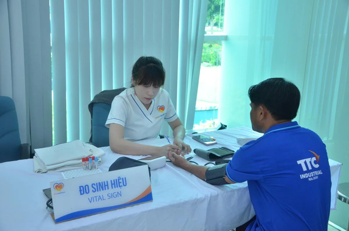 TTC IZ TỔ CHỨC KHÁM SỨC KHỎE ĐỊNH KỲ CHO HƠN 200 CBNV