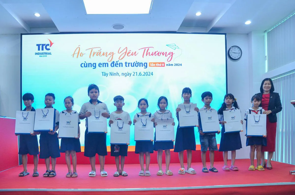 ÁO TRẮNG YÊU THƯƠNG CÙNG EM ĐẾN TRƯỜNG NĂM 2024