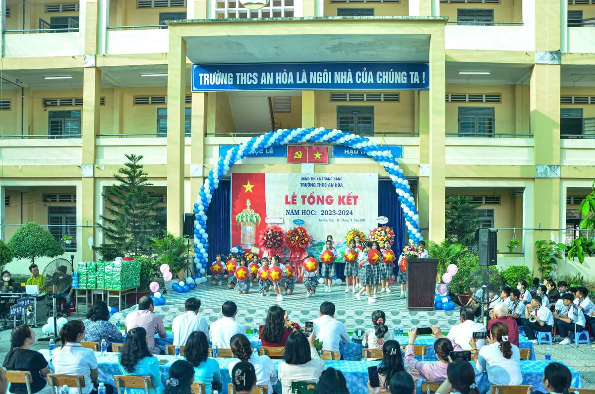 TTC IR TRAO QUÀ TẶNG ĐẾN CÁC EM HỌC SINH TRƯỜNG TIỂU HỌC VÀM TRẢNG VÀ TRƯỜNG THCS AN HÒA