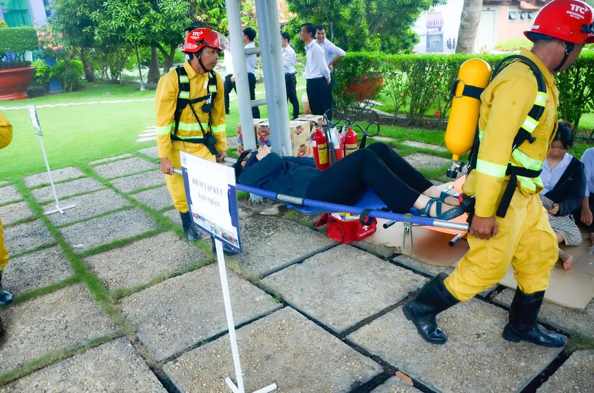 TỔ CHỨC TUYÊN TRUYỀN VÀ THỰC TẬP, DIỄN TẬP PHÒNG CHÁY CHỮA CHÁY (PCCC) VÀ CỨU NẠN CỨU HỘ (CNCH) NĂM 2024 TẠI TRỤ SỞ TỔNG CÔNG TY BĐS CÔNG NGHIỆP THÀNH THÀNH CÔNG️ - Công Ty CP Khu Công Nghiệp Thành Thành Công (TTC IZ) TỔ CHỨC TUYÊN TRUYỀN VÀ THỰC TẬP, DIỄN TẬP PHÒNG CHÁY CHỮA CHÁY (PCCC) VÀ CỨU NẠN CỨU HỘ (CNCH) NĂM 2024 TẠI TRỤ SỞ TỔNG CÔNG TY BĐS CÔNG NGHIỆP THÀNH THÀNH CÔNG️ - Công Ty CP Khu Công Nghiệp Thành Thành Công (TTC IZ)