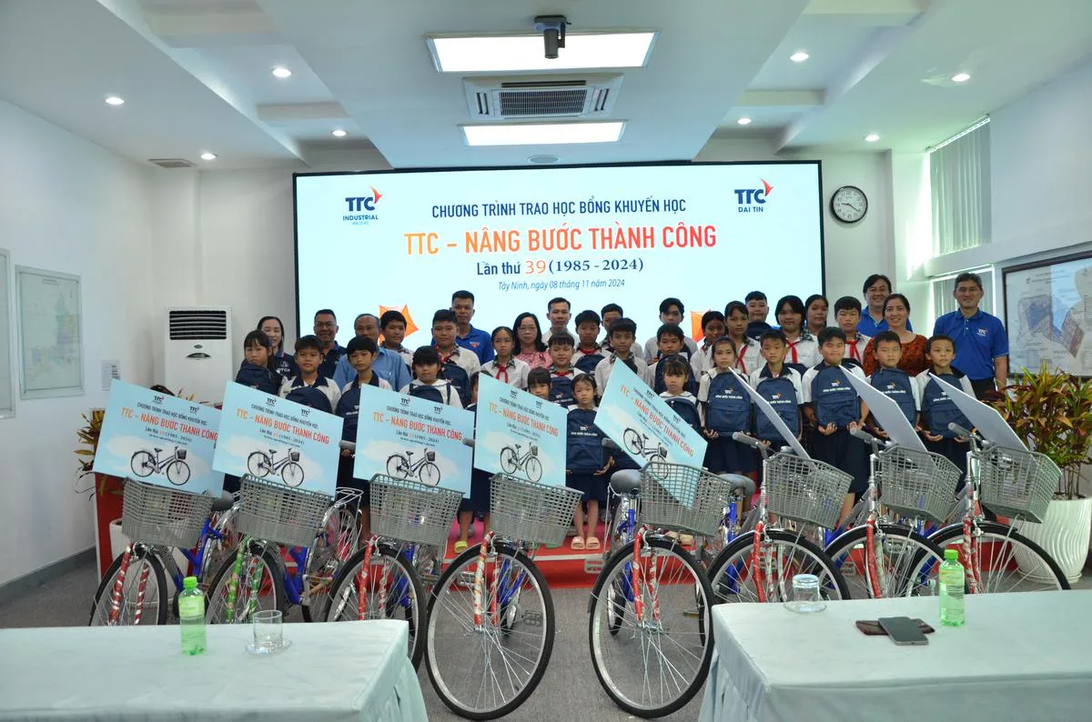 TTC IR TRAO HỌC BỔNG “TTC - NÂNG BƯỚC THÀNH CÔNG” LẦN THỨ 39 - Công Ty CP Khu Công Nghiệp Thành Thành Công (TTC IZ) TTC IR TRAO HỌC BỔNG “TTC - NÂNG BƯỚC THÀNH CÔNG” LẦN THỨ 39 - Công Ty CP Khu Công Nghiệp Thành Thành Công (TTC IZ)