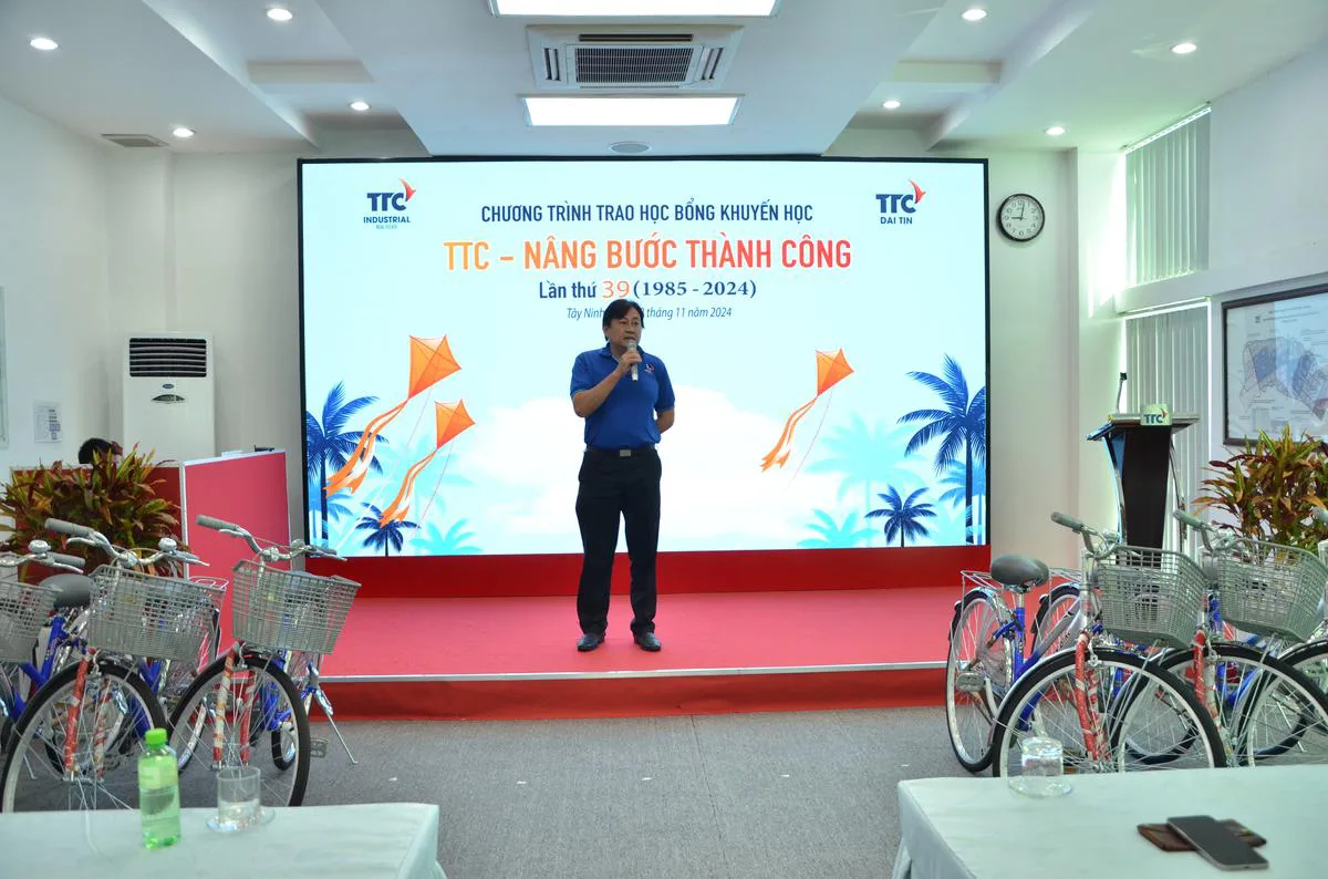 TTC IR TRAO HỌC BỔNG “TTC – NÂNG BƯỚC THÀNH CÔNG” LẦN THỨ 39