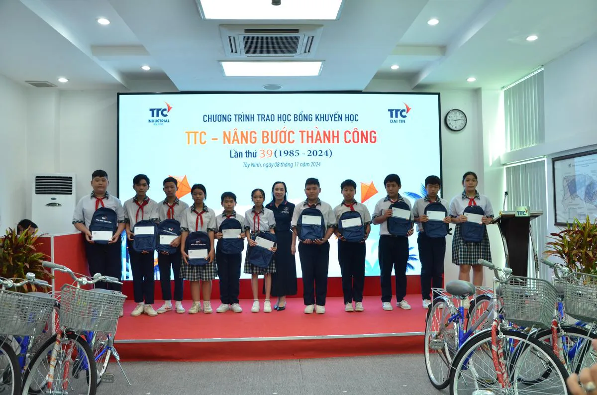 TTC IR TRAO HỌC BỔNG “TTC - NÂNG BƯỚC THÀNH CÔNG” LẦN THỨ 39 - Công Ty CP Khu Công Nghiệp Thành Thành Công (TTC IZ) TTC IR TRAO HỌC BỔNG “TTC - NÂNG BƯỚC THÀNH CÔNG” LẦN THỨ 39 - Công Ty CP Khu Công Nghiệp Thành Thành Công (TTC IZ)