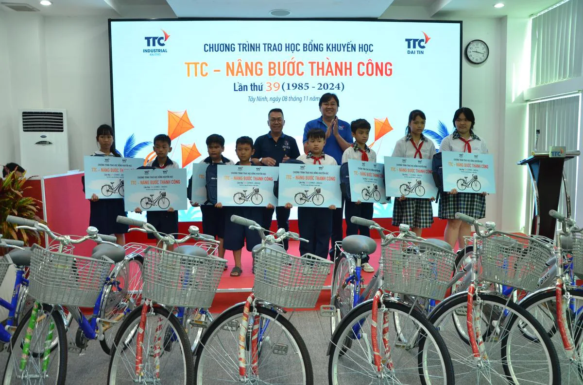 TTC IR TRAO HỌC BỔNG “TTC - NÂNG BƯỚC THÀNH CÔNG” LẦN THỨ 39 - Công Ty CP Khu Công Nghiệp Thành Thành Công (TTC IZ) TTC IR TRAO HỌC BỔNG “TTC - NÂNG BƯỚC THÀNH CÔNG” LẦN THỨ 39 - Công Ty CP Khu Công Nghiệp Thành Thành Công (TTC IZ)