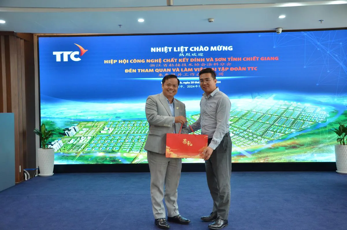 TTC IR ĐÓN TIẾP HIỆP HỘI CÔNG NGHỆ CHẤT KẾT DÍNH VÀ SƠN TỈNH CHIẾT GIANG TẠI THÀNH PHỐ HỒ CHÍ MINH - Công Ty CP Khu Công Nghiệp Thành Thành Công (TTC IZ) TTC IR ĐÓN TIẾP HIỆP HỘI CÔNG NGHỆ CHẤT KẾT DÍNH VÀ SƠN TỈNH CHIẾT GIANG TẠI THÀNH PHỐ HỒ CHÍ MINH - Công Ty CP Khu Công Nghiệp Thành Thành Công (TTC IZ)